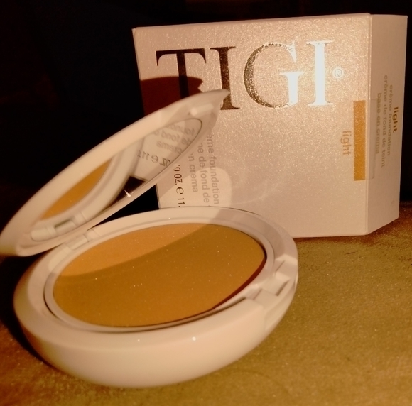 Brand new TIGI Powder Foundations - Picture 2 of 3